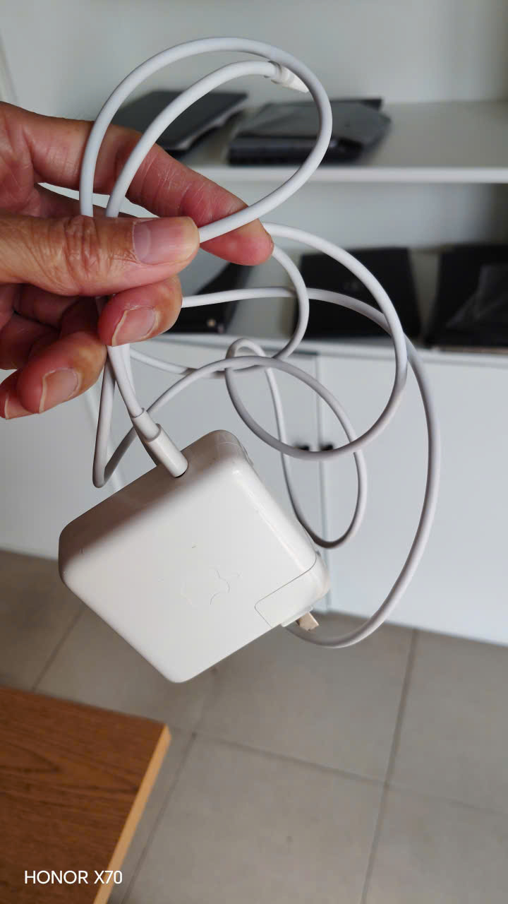 1 Xạc Adapter laptop