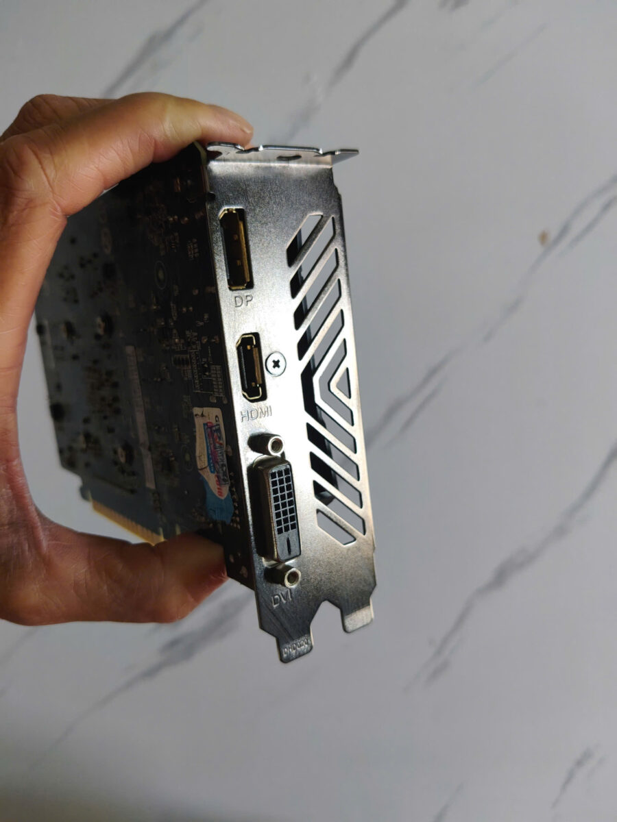z7912738391554_ea884d6db2382a1163d55309367a9e6e Vga cạc màn hình rời các loại