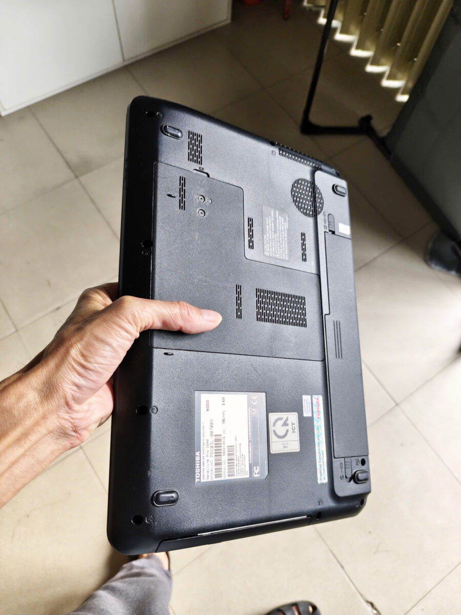 #1157 Laptop Tosiba i3 đẹp giá rẻ