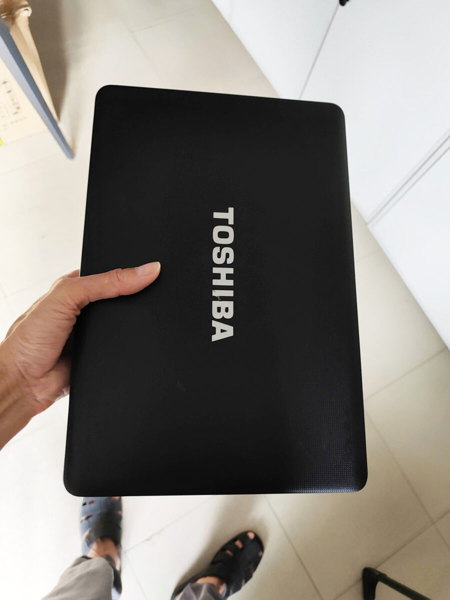 #1157 Laptop Tosiba i3 đẹp giá rẻ