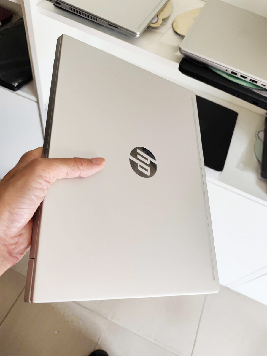 3 #1170 Laptop hp i5 trắng đẹp ngọc trinh